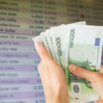 Prepaid Travel Cards vs. Cash: Which is Better for Currency Exchange?