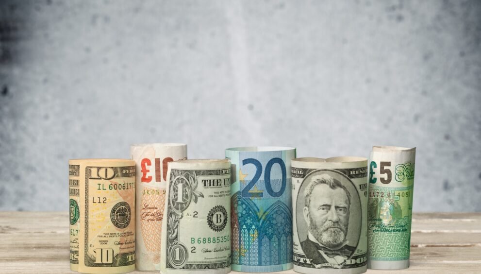 EUR/GBP Rebounds Despite Dovish ECB Tone 86 Currency exchange rate